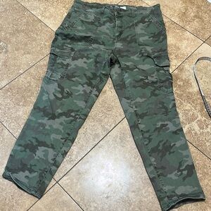 Terra & Sky camo cargo pants